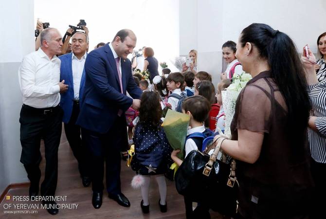 Мэр Еревана Тарон Маргарян посетил основную школу N71 имени Нельсона Степаняна