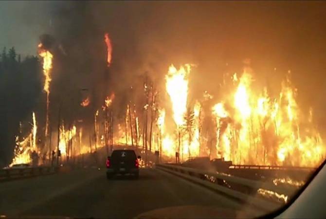 СМИ: на западе Канады начались лесные пожары