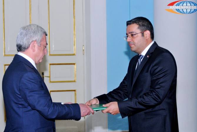 Президент Армении принял верительные грамоты новоназначенного посла Сирии
