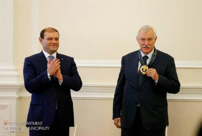 Губернатор Санкт-Петербурга Георгий Полтавченко награжден памятной медалью 
«Аргишти первый»