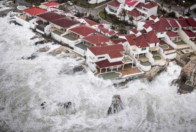 Красный Крест: от урагана "Ирма" пострадало более миллиона человек