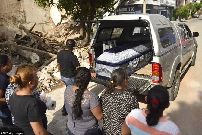 В Мексике объявили трехдневный траур после землетрясения