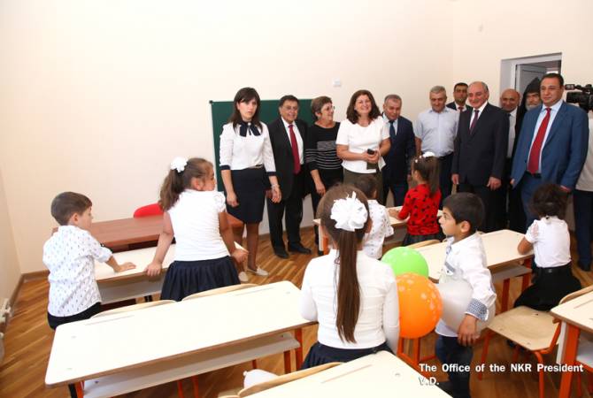 Бако Саакян принял участие в торжественной церемонии открытия новой школыв селе 
Сос