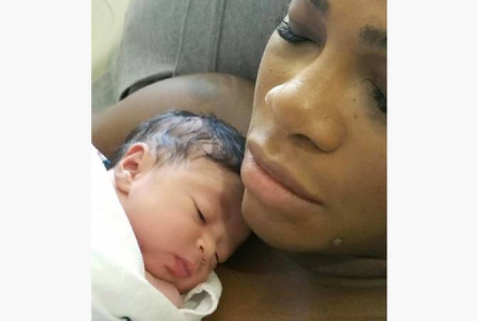 Серена Уильямс показала новорожденную дочь