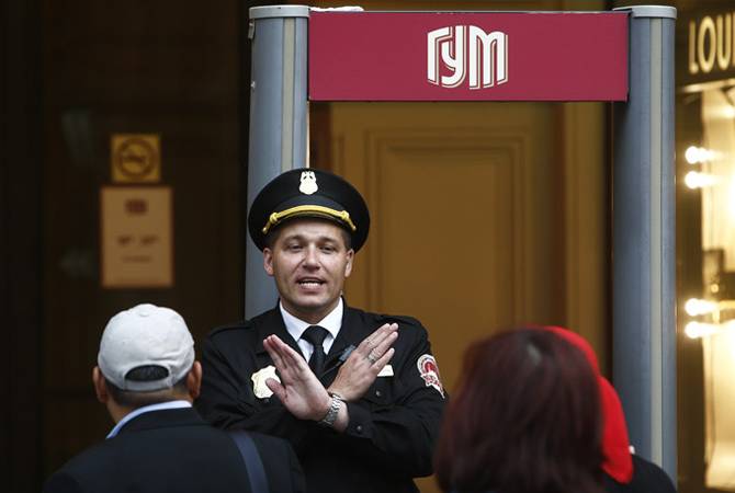 В Москве за день эвакуировали более 100 тыс. человек из-за звонков о минировании