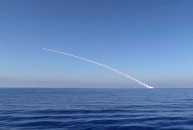 Подлодки "Великий Новгород" и "Колпино" нанесли удар "Калибрами" по объектам ИГ в 
Сирии