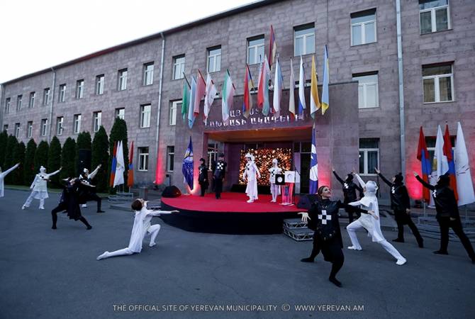 Мэр Еревана Тарон Маргарян принял участие в церемонии открытия международного 
шахматного турнира “Ереван-опен 2017”