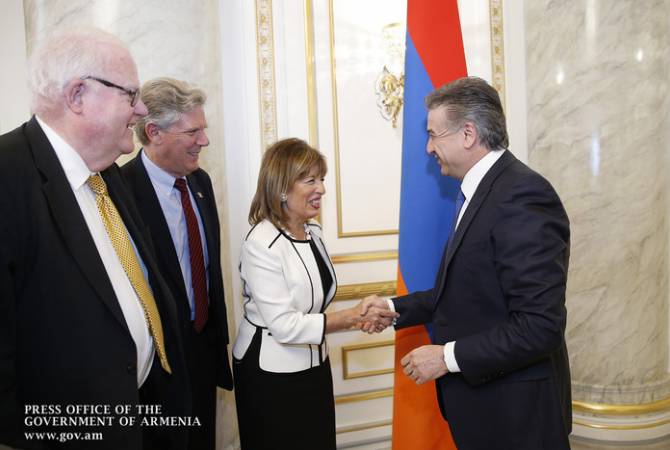 ՀՀ վարչապետն ԱՄՆ կոնգրեսականների հետ քննարկել է հայ-ամերիկյան տնտեսական 
համագործակցությունը և Արցախյան հիմնախնդիրը