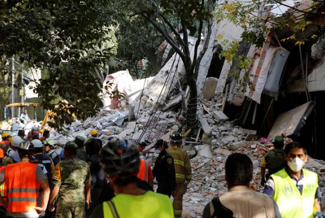 В сети показали разрушающийся из-за землетрясения Мехико