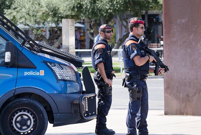МВД Испании перевело на особый режим дежурства полицейских в Каталонии
