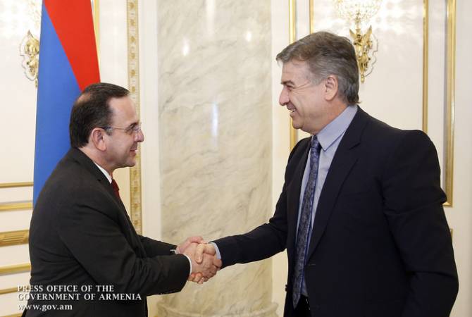 رئيس الوزراء كارِن كارابيتيان يلتقي وزير السياحة اللبناني أفيديس كيتانيان ومناقشة مسائل التعاون 
المشترك بين أرمينيا ولبنان   