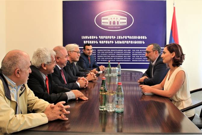 Artsakh’s FM receives intellectuals from Turkey
