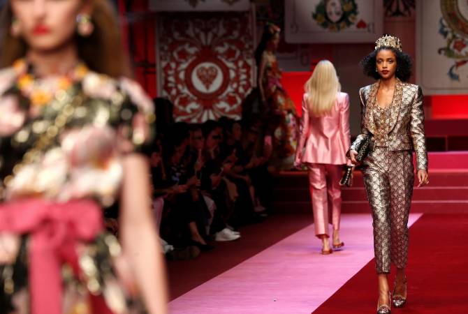 Dolce & Gabbana-ն խաղաթղթեր Է դրոշմել հագուստի վրա