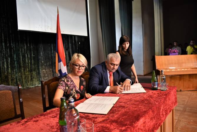 Declaration of Friendship signed between Chartar city of Artsakh and French Decines-Charpieu 
city