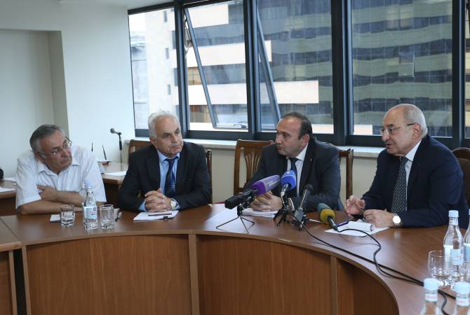 Հայաստանի ԿԳ նախարարը հանդիպել է հանրային խորհրդի անդամների հետ