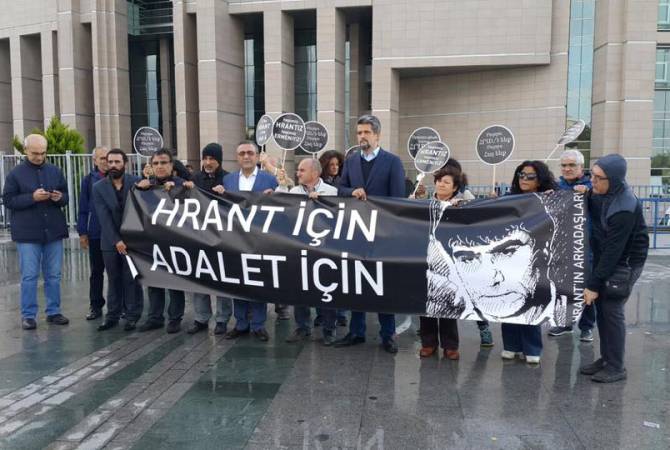 Dink murder trial resumes as friends gather outside Istanbul court 