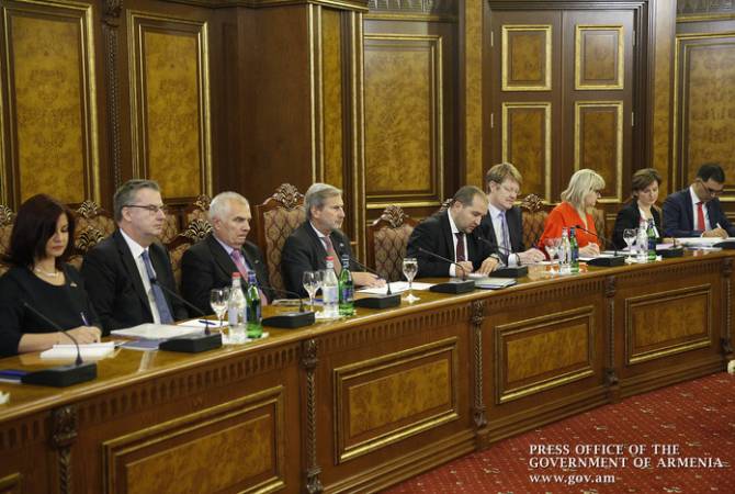 Премьер-министр Армении принял комиссара Европейского Союза по вопросам 
расширения и политики соседства