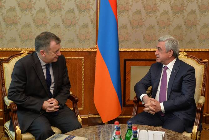 President Sargsyan receives Chief Executive of Cambridge Assessment International Education