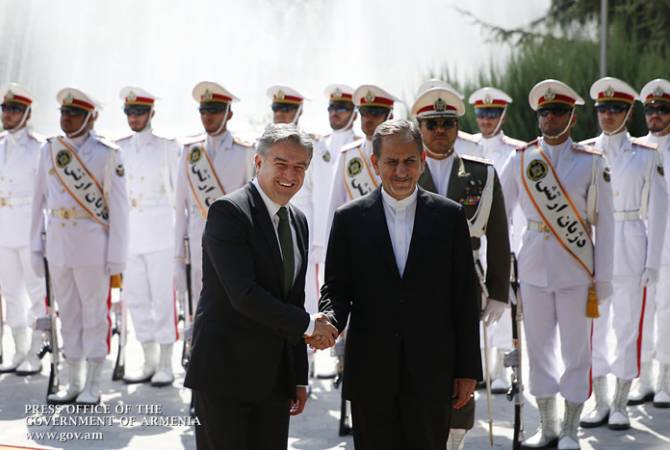 رئيس الوزراء كارن كارابيتيان في إيران بزيارة رسمية ومناقشة مسائل اقتصادية وإبرام اتفاقيات جديدة بين 
أرمينيا وإيران -صور-