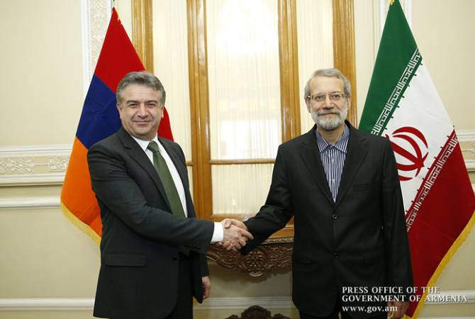 رئيس الوزراء كارن كارابيتيان بلتقي مع رئيس البرلمان الإيراني علي لاريجاني في إطار زيارته لجمهورية 
إيران الإسلامية