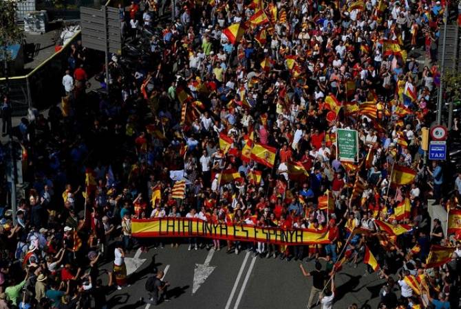 El Mundo: в Барселоне прошел митинг по случаю Государственного праздника Испании