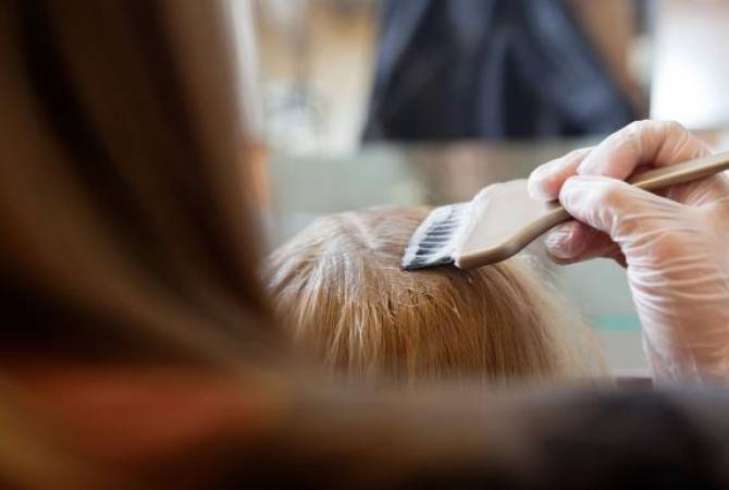 Медики рассказали, как окрашивание волос связано с заболеванием раком