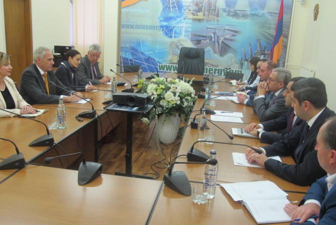 Minister Manukyan discusses Armenia-Georgia air line and Kaps reservoir construction financing 
issues
