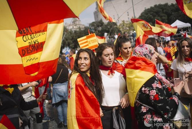 Правительство Испании на экстренном заседании определит ограничительные меры в 
отношении Каталонии