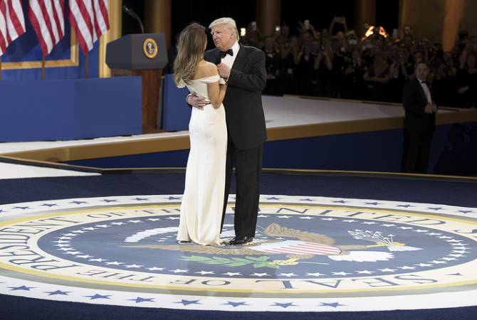 Меланья Трамп передала музею истории платье, в котором она была на инаугурационном 
балу

