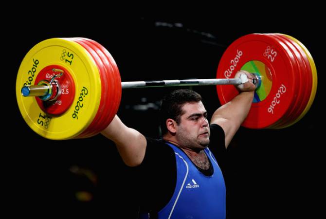 عضو منتخب أرمينيا لرفع الأثقال كور ميناسيان يحرز أيضاً بطولة أوروبا للشباب في الوزن الثقيل