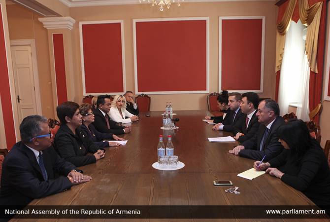 Зампредседателя НС Армении Эдуард Шармазанов принял прибывших из Мексики депутатов