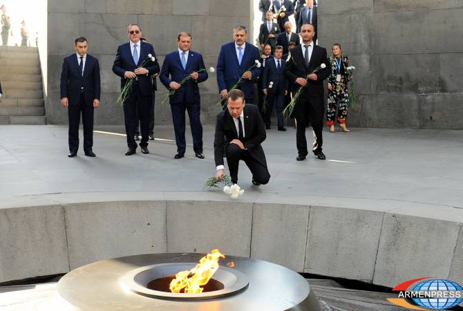 Russian Premier pays tribute to memory of innocent victims of Armenian Genocide