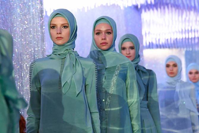  Дочь Кадырова показала в Москве новую коллекцию одежды 