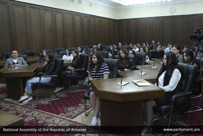 НС Армении посетили студенты Американского университета Армении