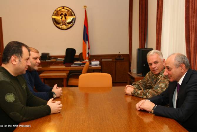 رئيس جمهورية آرتساخ باكو ساهاكيان يستقبل وزير الدفاع الأرميني فيكين سركيسيان ورئيس بلدية 
يريفان تارون ماركاريان 