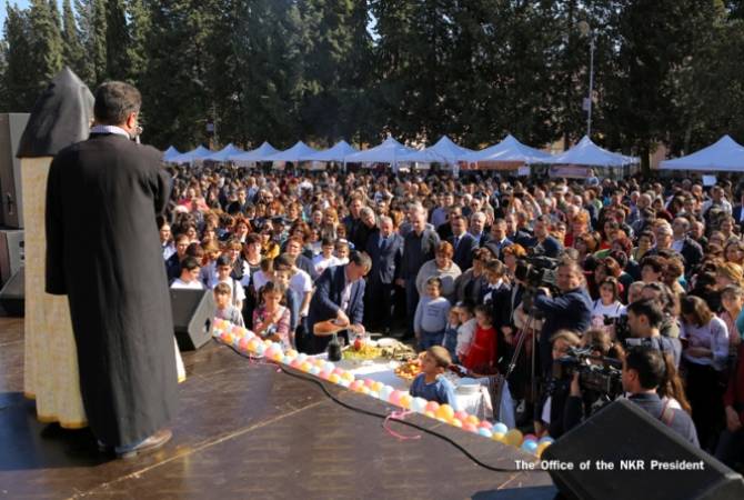  Президент Бако Саакян присутствовал на фестивале граната в  Мартуни 
