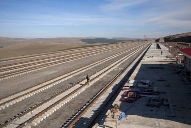  Армянские бизнесмены воспользуются услугами железной дороги Баку-Тбилиси-Карс, если 
это будет им выгодно: премьер-министр Армении Карен Карапетян 