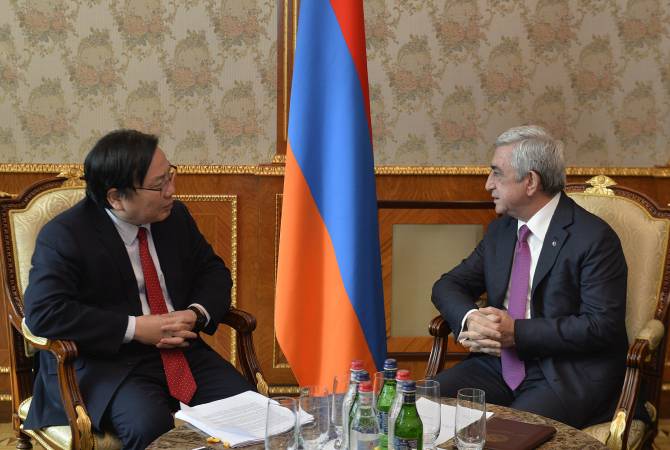 President Sargsyan holds meeting with ADB Vice President 