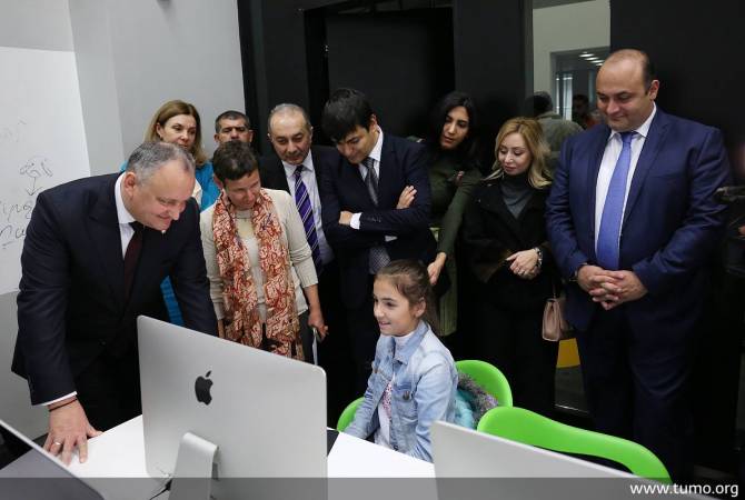 President of Moldova toured in “Tumo” center, played anti-corruption game and takes photo 
with PicsArt’s staff member
