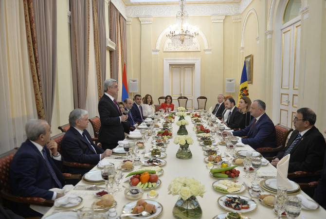 В резиденции президента Армении дан официальный приём в честь президента Молдовы
