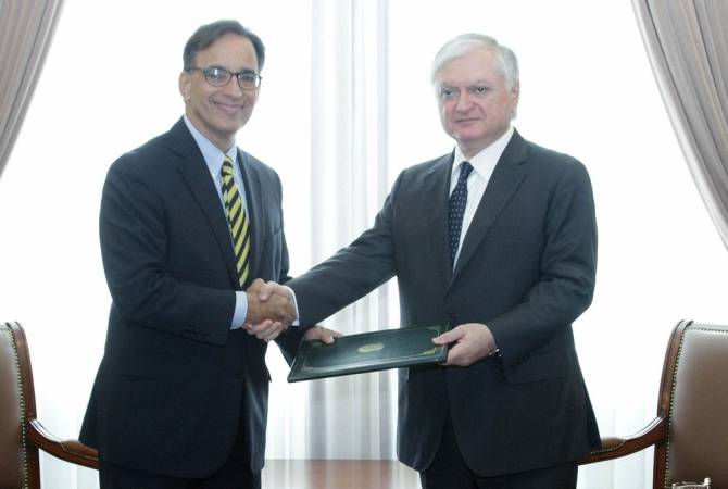 Newly-appointed Ambassador of Brazil presents copy of credentials to Armenian FM