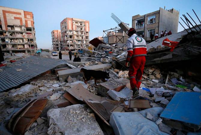 Число жертв землетрясения в Иране возросло до 328