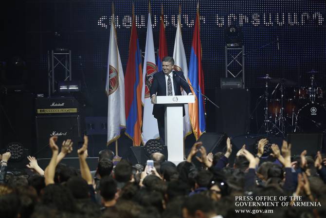 رئيس الوزراء كارن كارابيتيان يشترك في الاحتفال المخصص بيوم الطالب العالمي ويوجّه كلمة مؤثرة إلى 
طلاب وشباب-شابات أرمينيا