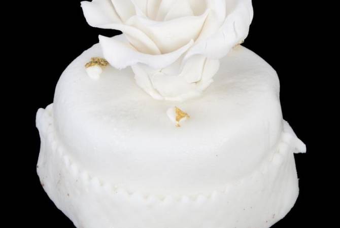 Кусок торта со свадьбы Трампов выставили на аукцион
