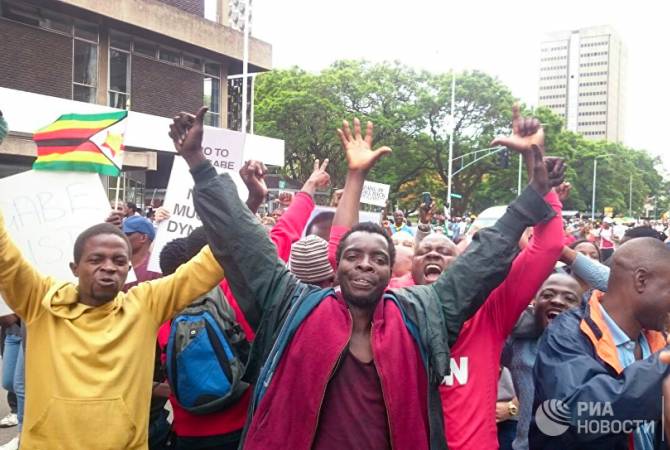 Студенты Зимбабве бойкотируют занятия, требуя отставки Мугабе, пишут СМИ