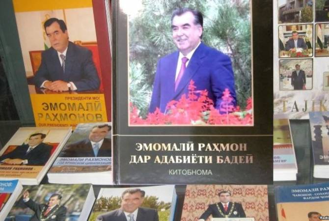 Таджиков обяжут слушать книги Рахмона