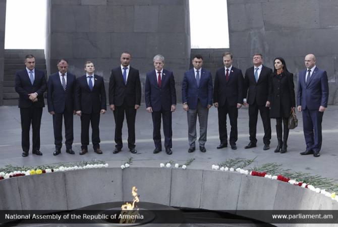 Belarus’ parliamentarians visit Armenian Genocide Memorial in Yerevan