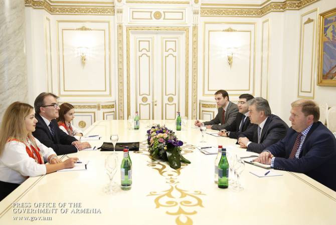 Премьер-министр Армении принял посла Швейцарии
