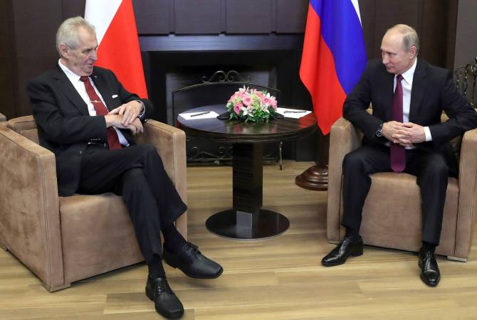 Президент Чехии подтвердил, что является противником санкций Евросоюза против 
России
