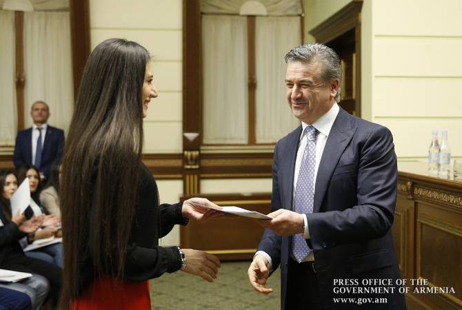 Patriotism is the greatest value that should unite us in our actions - PM Karapetyan hands 
graduation certificates to RPA Andranik Margaryan Political School alumni